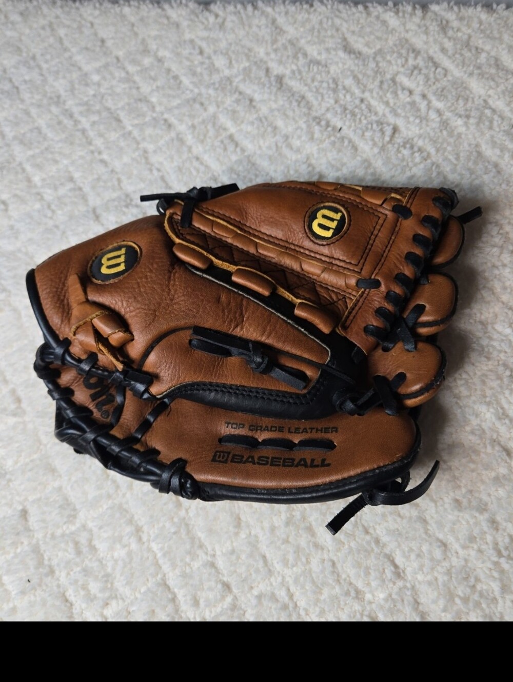 Wilson Select Baseball Glove Brown Black Leather 9.5 RHT Right Hand Throw